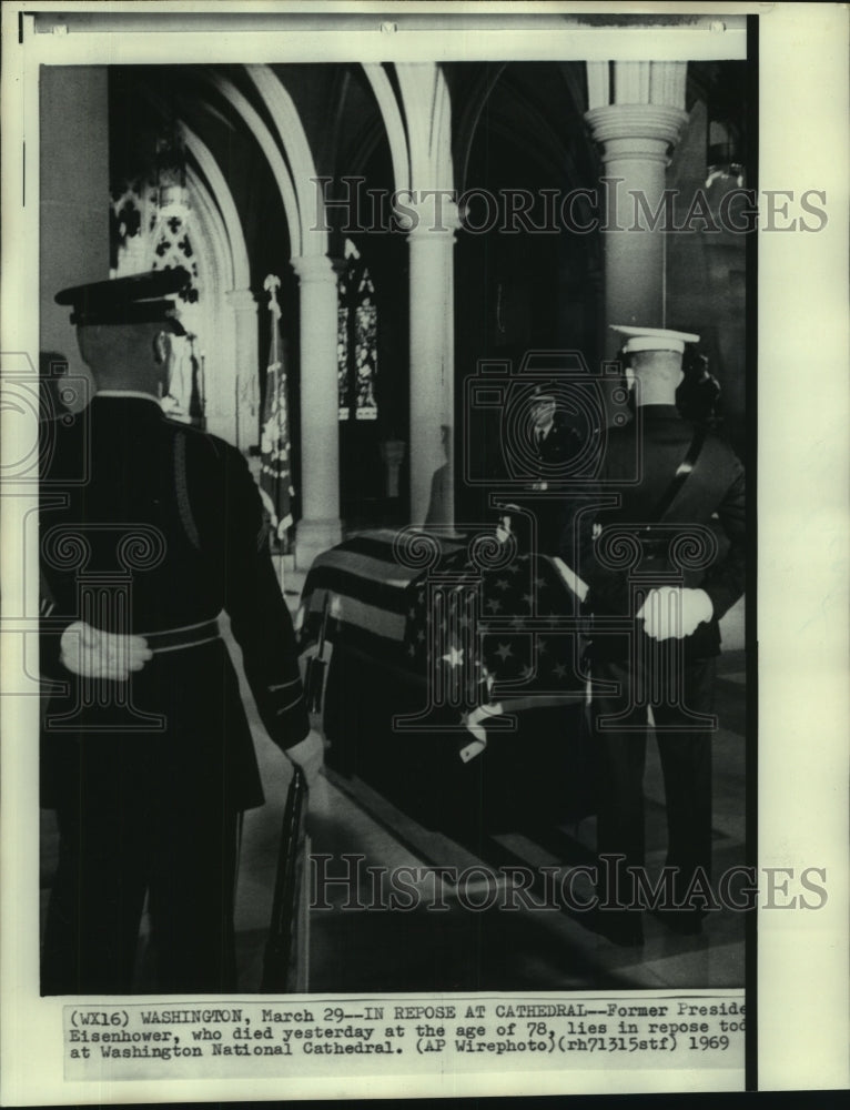 1969 Press Photo Former President Eisenhower lies in repose-Washington Cathedral - Historic Images