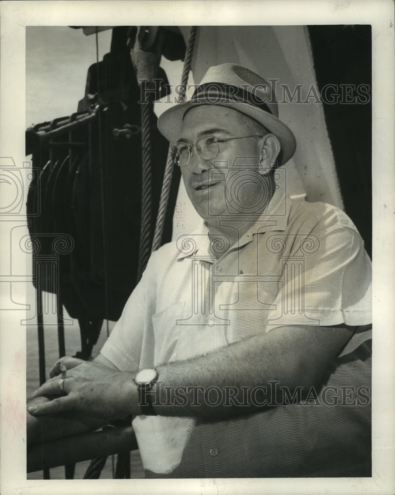 1965 Press Photo Captain J. W. Duncan, master of the hopper dredge Langfitt - Historic Images