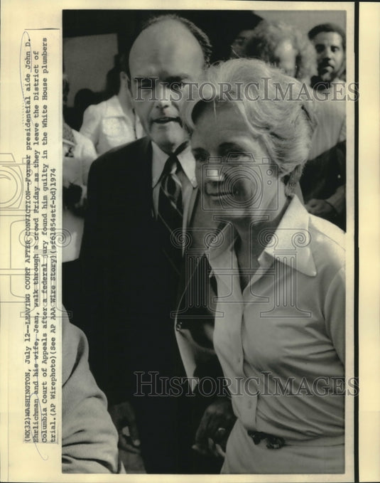 1974 Press Photo John Ehrlichman & wife, Jean, leave court after conviction. - Historic Images
