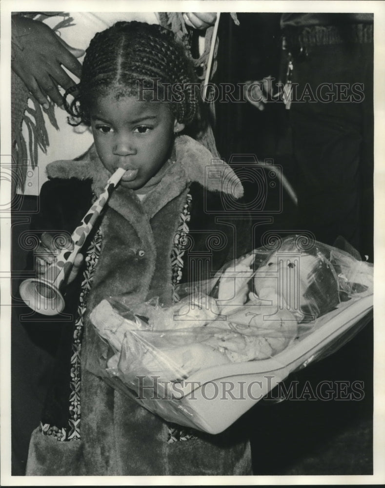 1973 Press Photo Little girl at the Doll and Toy Fund. - nob00285 - Historic Images