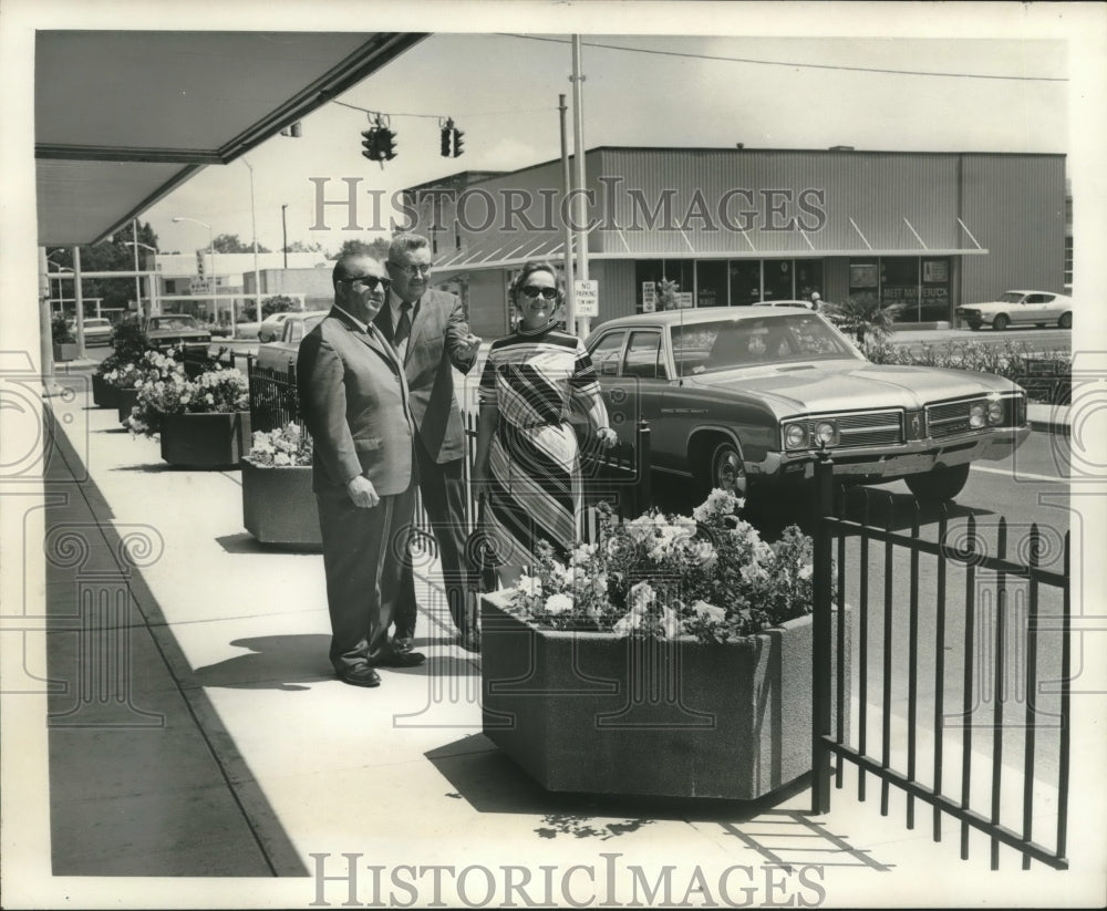 1969 Press Photo Citizens helping to change Eunice&#39;s once dying Second Street. - Historic Images