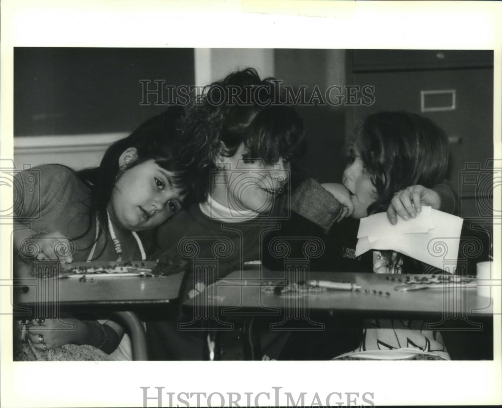 1991 Press Photo Brandy Hale of Ehret High School with Pittman School students - Historic Images