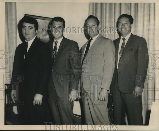 1969 Press Photo Patrolman Gene Eisenmann and Other Officers at Hotel Dieu - Historic Images