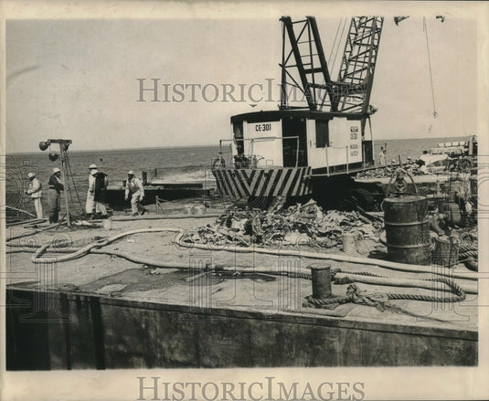 1964 Press Photo Corps of Engineers on Barge at DC-8 Airplane Crash - nob00494 - Historic Images