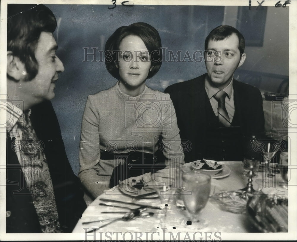 1971 Press Photo Mr. and Mrs. William H. Drumm III with Doctor Richard H. Collin - Historic Images