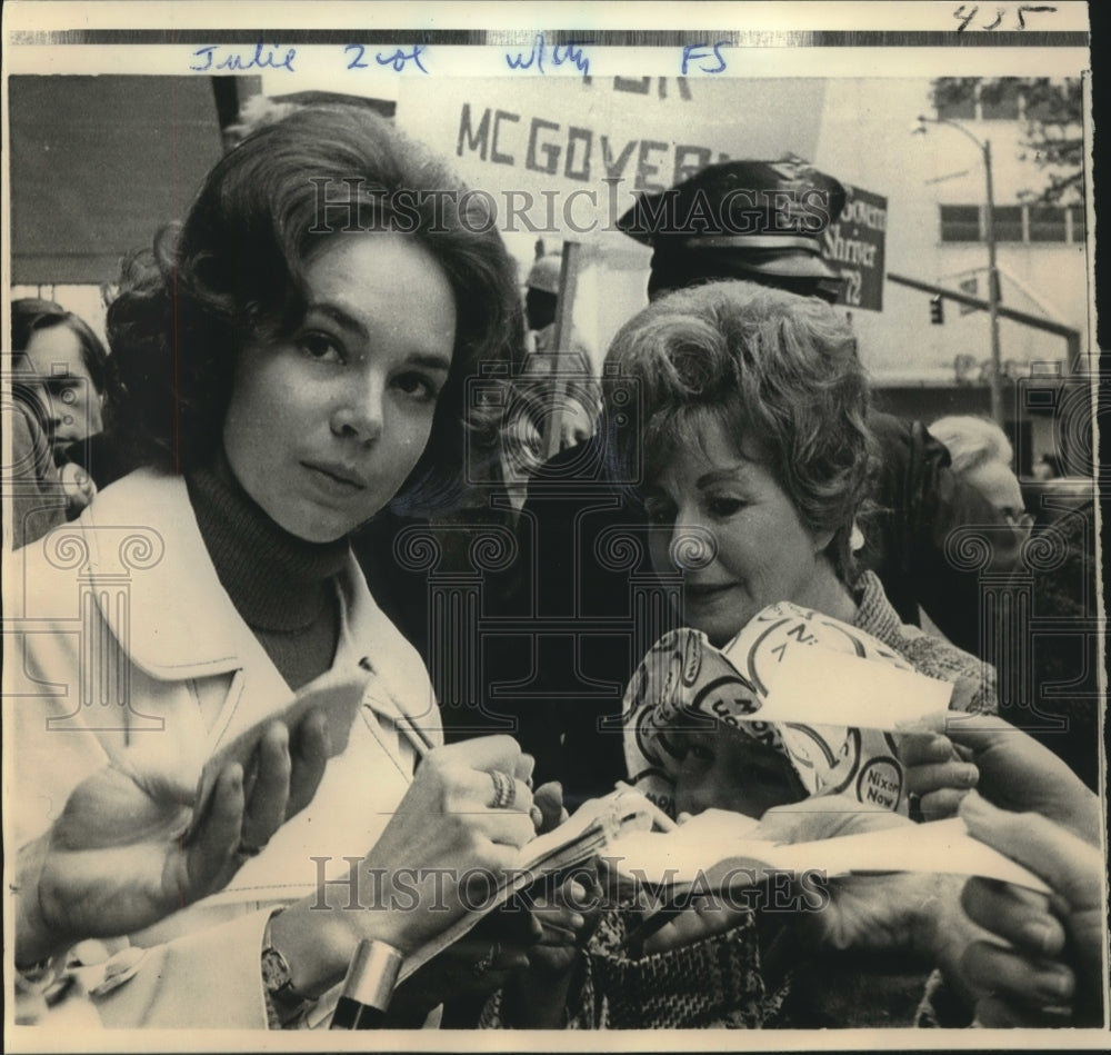 1972 Julie Nixon Eisenhower signs autographs at Louisiana State Fair - Historic Images