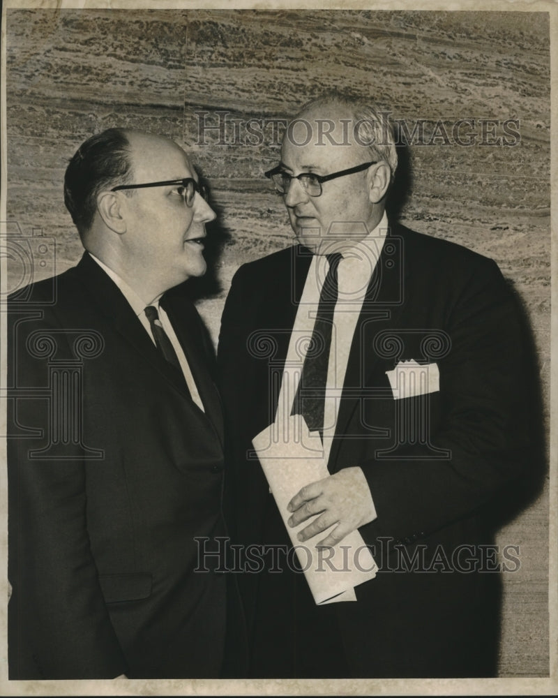 1964 Press Photo Wilbur England &amp; Milton Elert at Utility meeting at Roosevelt - Historic Images