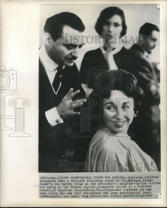 1959 Press Photo Alexandre adds touch to Mrs. Barbara Eisenhower's hairdo - Historic Images