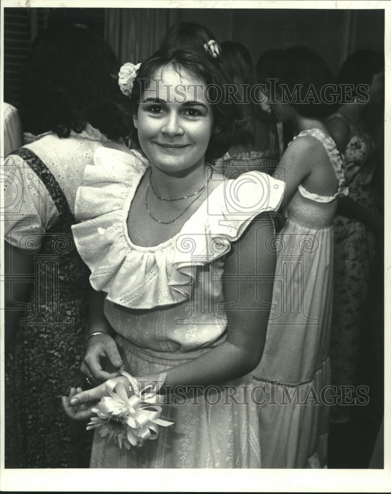 1980 Press Photo McGehee and Sacred Heart students at Eight O&#39;Clocks dance - Historic Images