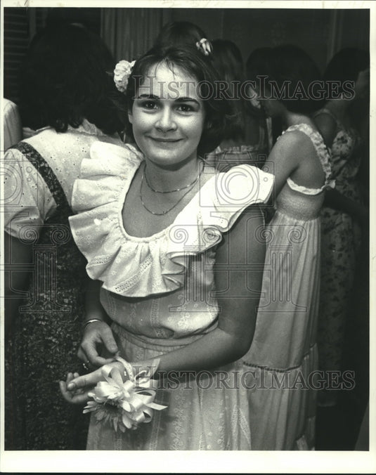 1980 Press Photo McGehee and Sacred Heart students at Eight O'Clocks dance - Historic Images