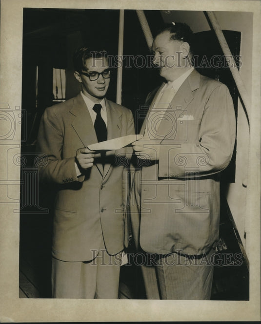 1952 Press Photo William Eidaon and Tom P. Burke of the Propeller Club at Event - Historic Images
