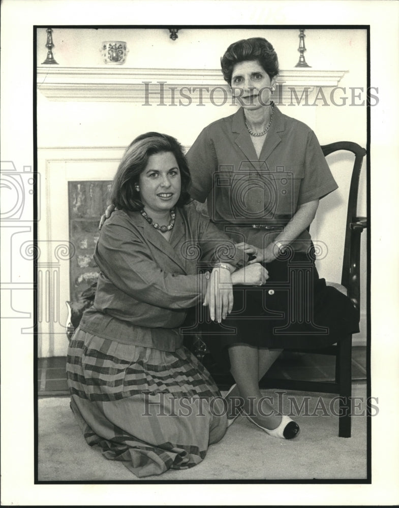 1985 Press Photo Kathy Smither &amp; mother Margaret Epstein, United Way volunteers - Historic Images