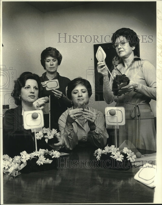1979 Press Photo Epilepsy Council of New Orleans planning a "Celebrity Roast" - Historic Images