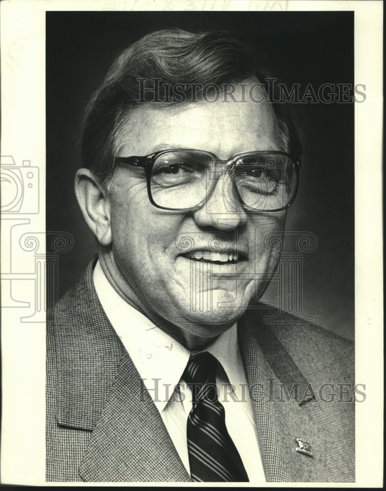 1981 Press Photo Secretary of Energy James B. Edwards. - nob01618 - Historic Images