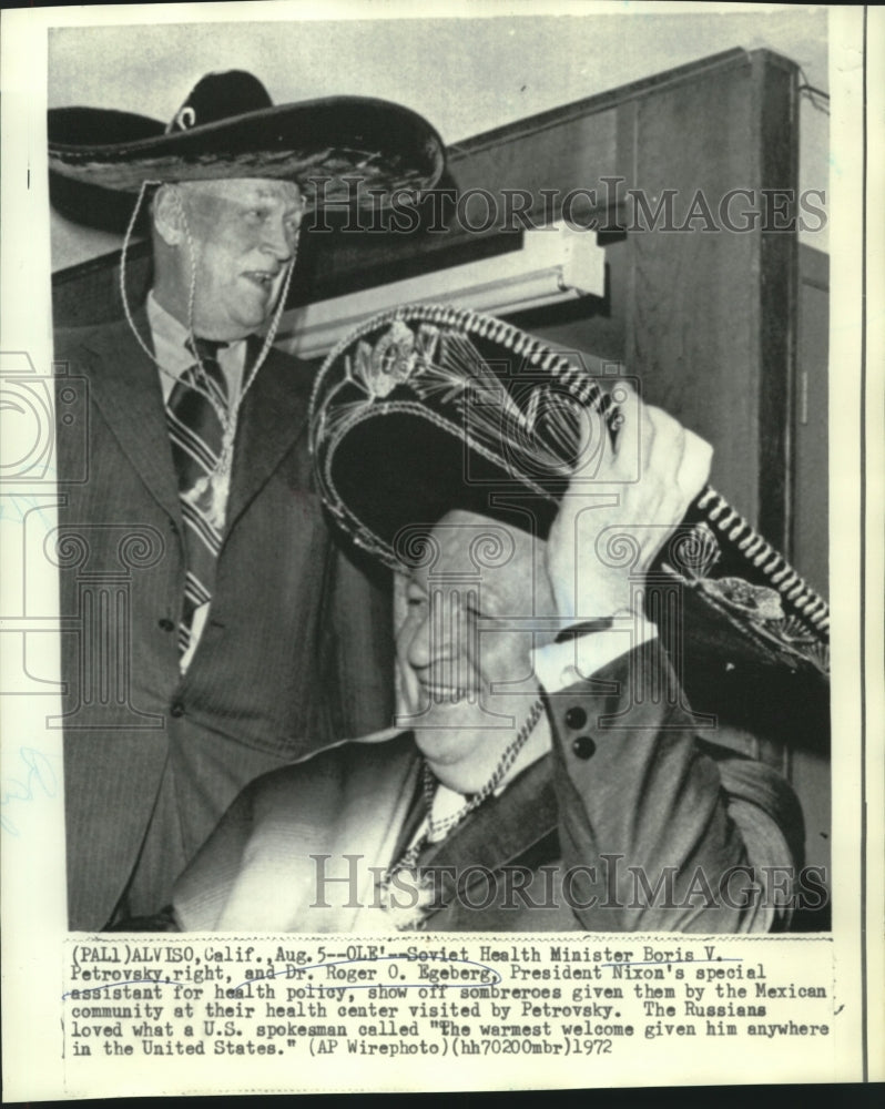 1972 Press Photo Boris Petrovsky &amp; Roger Egeberg show off their sombreros - Historic Images