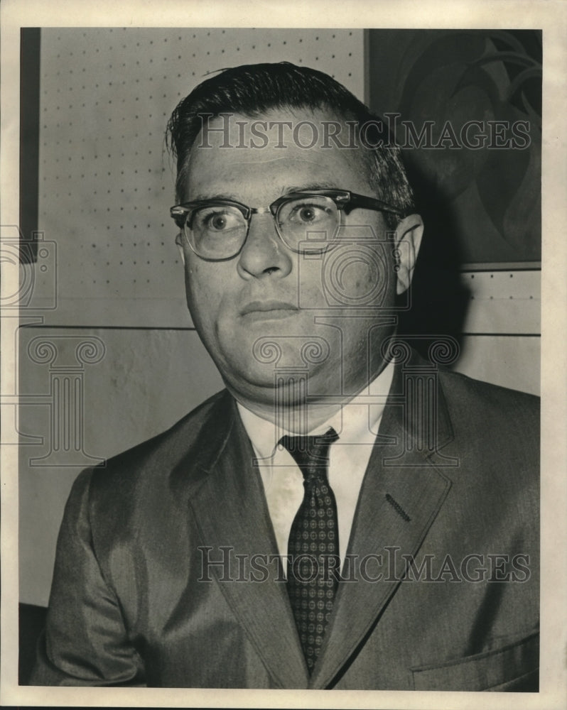 1965 Press Photo Ralph D. Dwyer Jr., president of Gallery Circle Theater-Historic Images