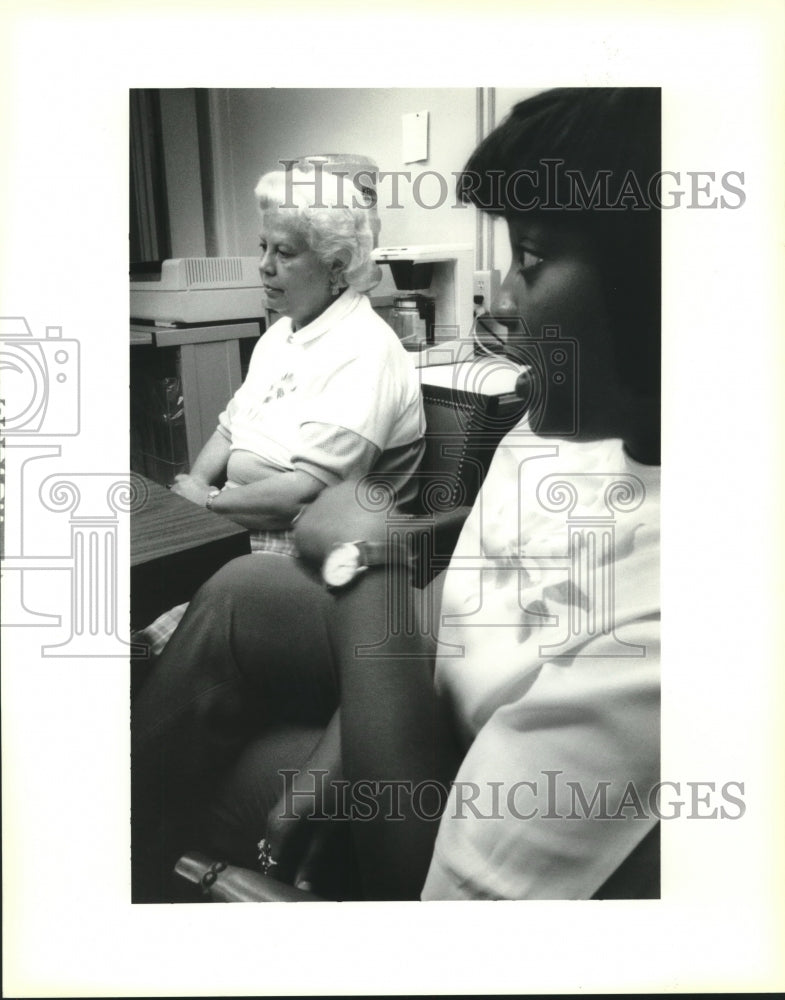 1993 Press Photo Patrena Ester incoming director, St. John the Baptist Housing. - Historic Images