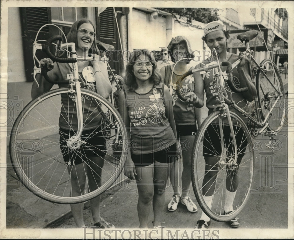 1973 Press Photo Million Dollar Bike Ride group arrives in New Orleans. - Historic Images