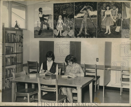 1966 Press Photo The new library at St. Martin's Protestant Episcopal School - Historic Images