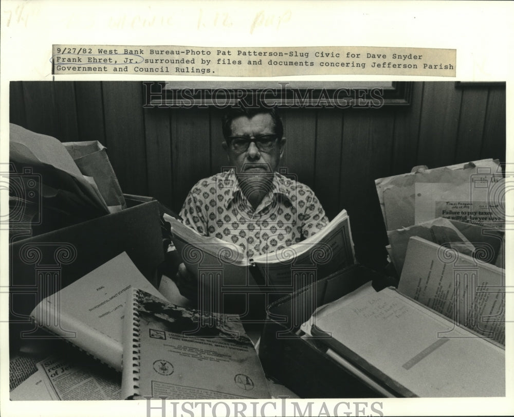 1982 Press Photo Frank Ehret, Jr. With Jefferson Parish Government Files- Historic Images