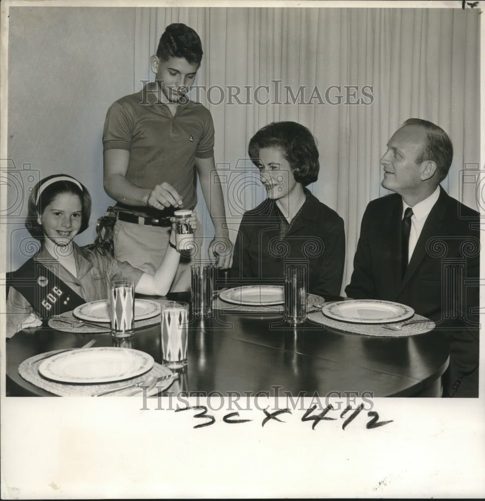 1964 Press Photo Coins are placed in a jar for the Meal for Millions Campaign. - Historic Images