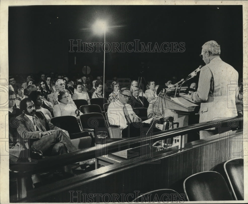 1975 Press Photo Moon Landrieu at State of the City address, New Orleans.- Historic Images