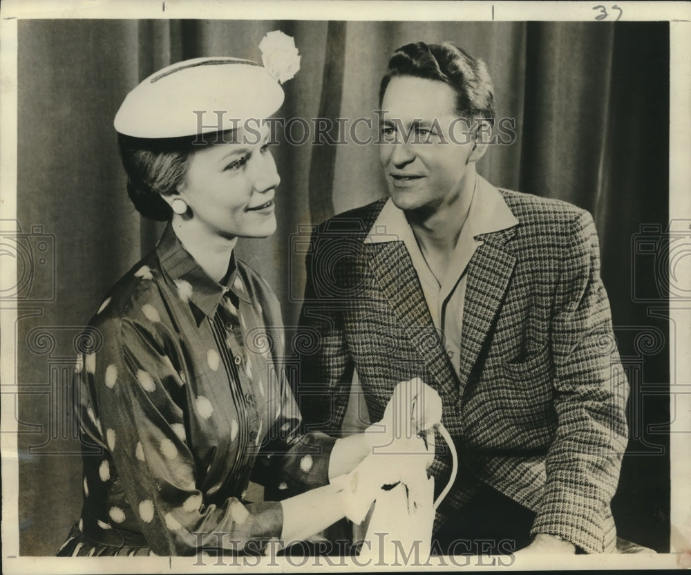 1958 Press Photo Charlotte Fairchild and Ralph Lowe, in the musical Damn Yankees - Historic Images