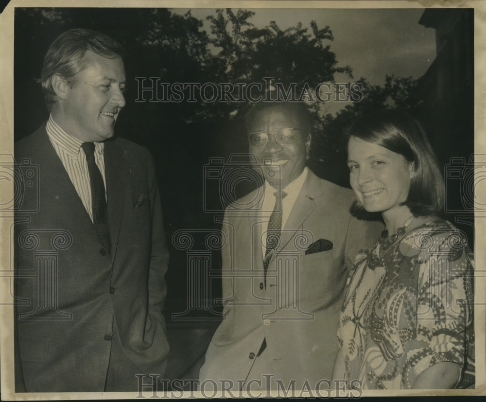 Press Photo Mr. and Mrs. Robert Parsons with Kayoed Eso, Nigeria Chief Justice - Historic Images