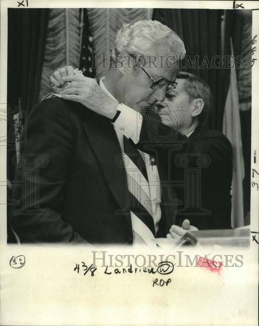 1978 Press Photo Mayor Landrieu receives Spain's highest award from Rouira. - Historic Images