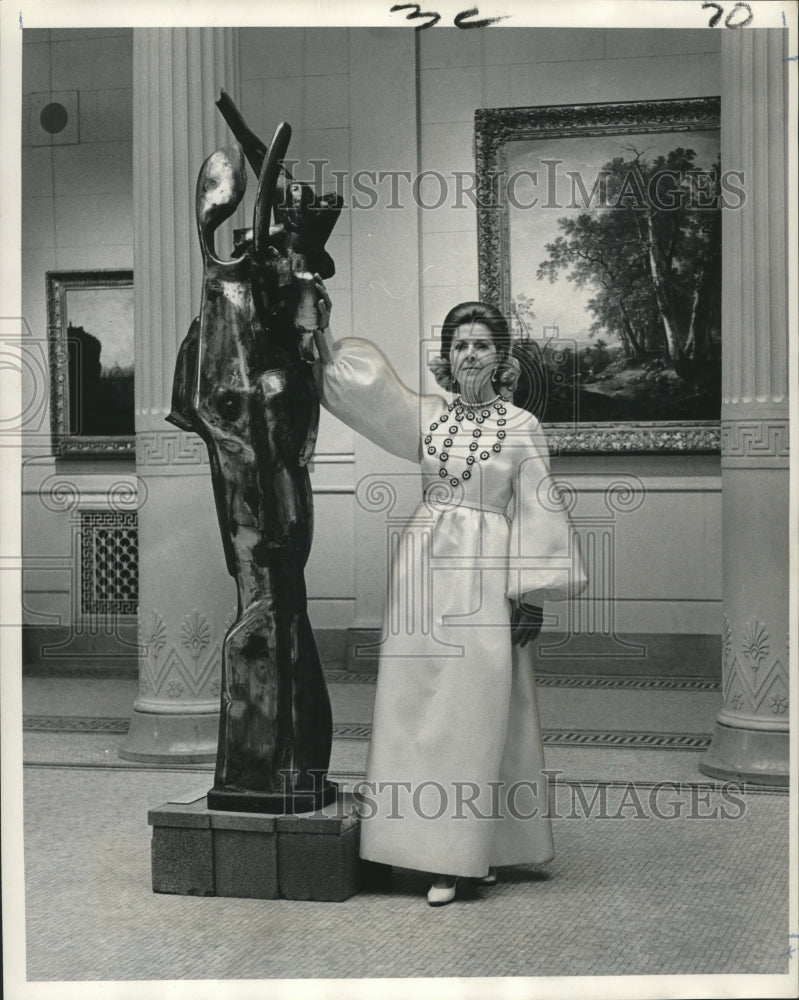 1968 Mrs. Crawford Ellis by a sculpture at Delgado Museum of Art - Historic Images