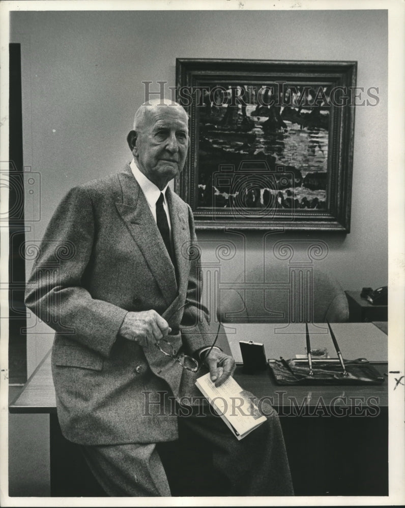 1961 Press Photo American businessman Crawford Hatcher Ellis at his desk-Historic Images