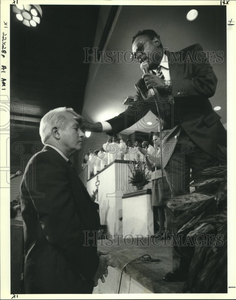 1991 Press Photo Governor hopeful Edwin Edwards with Elder Paul Morton at Church - Historic Images