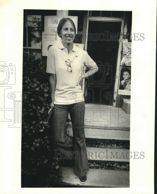 1979 Press Photo Rhoda Faust outside Maple Street Book Shop - nob03132 - Historic Images
