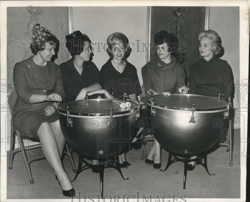 1963 Attendees of the Cultural Attractions Fundraiser at Werleins - Historic Images