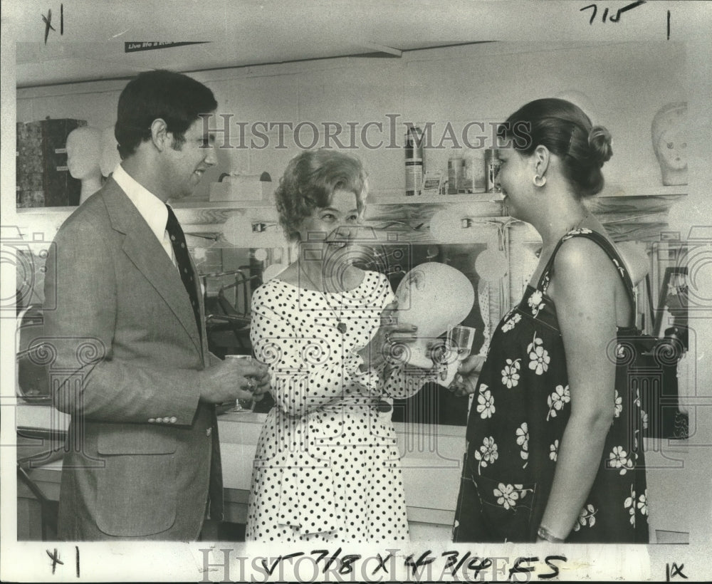 1977 Press Photo Mr. and Mrs. Ronald Faust at Le Petit Theater - nob03 ...