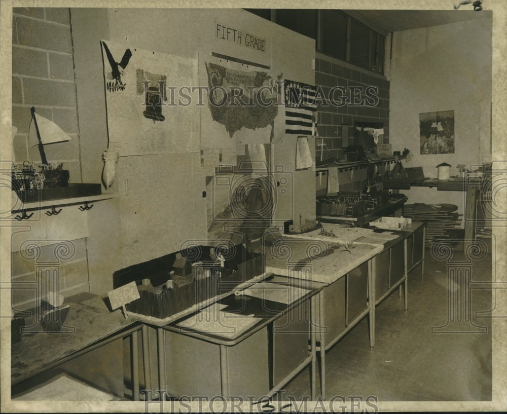 1971 Press Photo Social studies fair projects at J.C. Ellis Elementary School - Historic Images