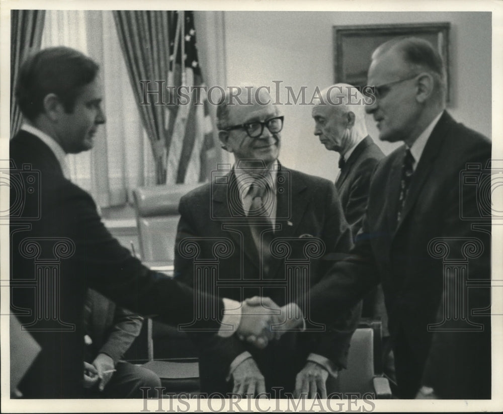 1972 Press Photo Senator Allen Ellender on open burning of sugar cane meeting - Historic Images