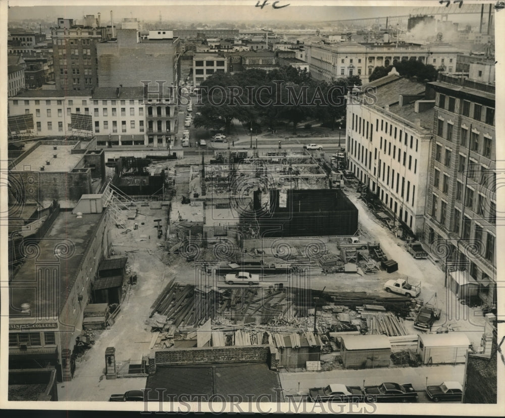 1964 Press Photo Federal Reserve Branch Bank at St. Charles and Lafayette Square - Historic Images