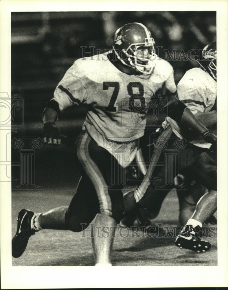 1991 Press Photo Football-Pearl River&#39;s Jeroen Egge, runs the field - Historic Images