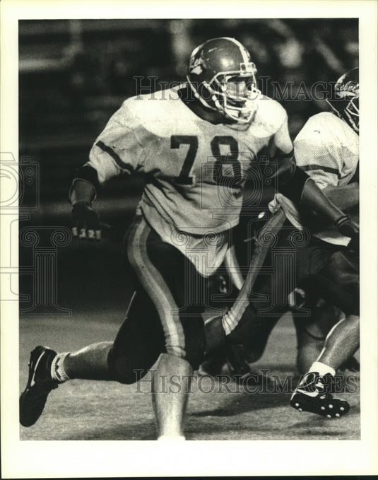 1991 Press Photo Football-Pearl River's Jeroen Egge, runs the field - Historic Images