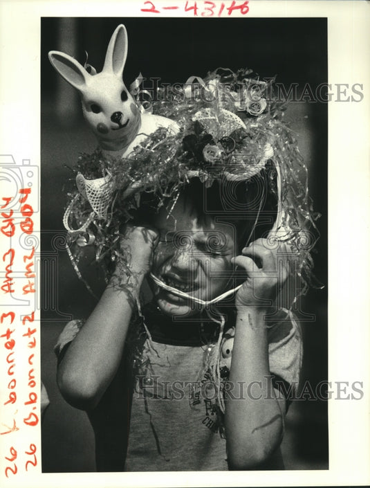 1987 Press Photo Jonathon Twohig, Carolyn Park Elementary School's Easter Parade - Historic Images