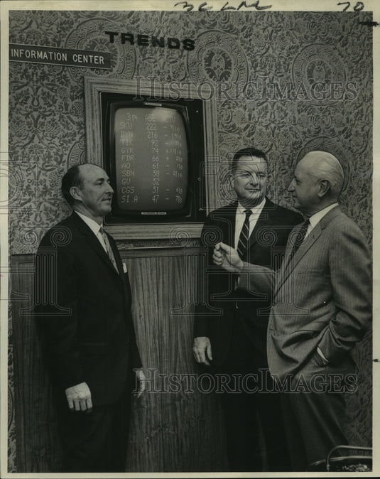 1967 Press Photo Merrill Lynch, Pierce, Fenner and Smith, Inc. new office - Historic Images