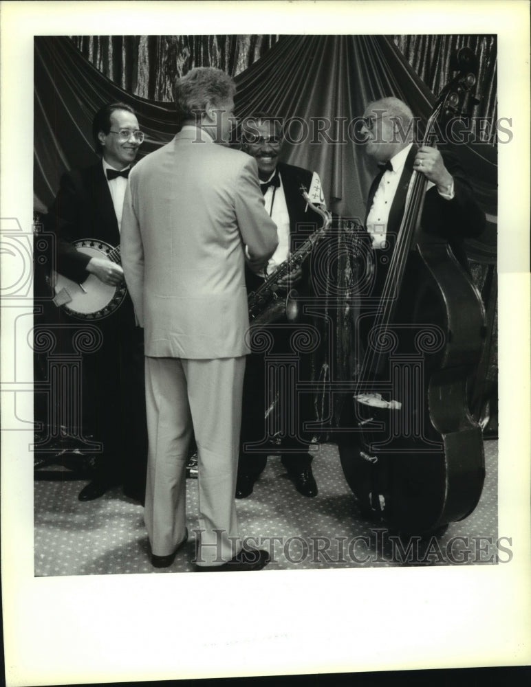 1992 Press Photo Bill Clinton and Crescent City Jazz band at Fairmont Hotel - Historic Images