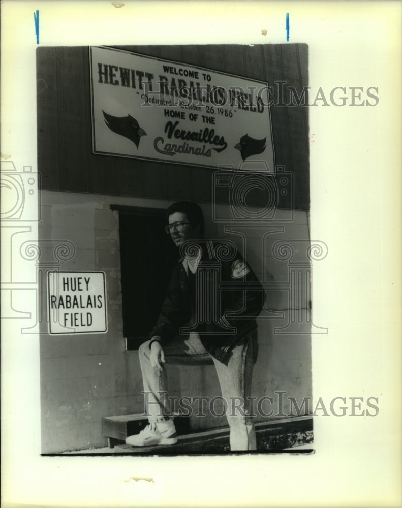 1990 Press Photo Versailles booster club president Julio Fernandez. - Historic Images