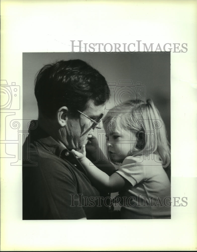 1990 Press Photo NOAA Ship Ferrel CEO Lt. Paul T. Steele &amp; his daughter Katelyn - Historic Images