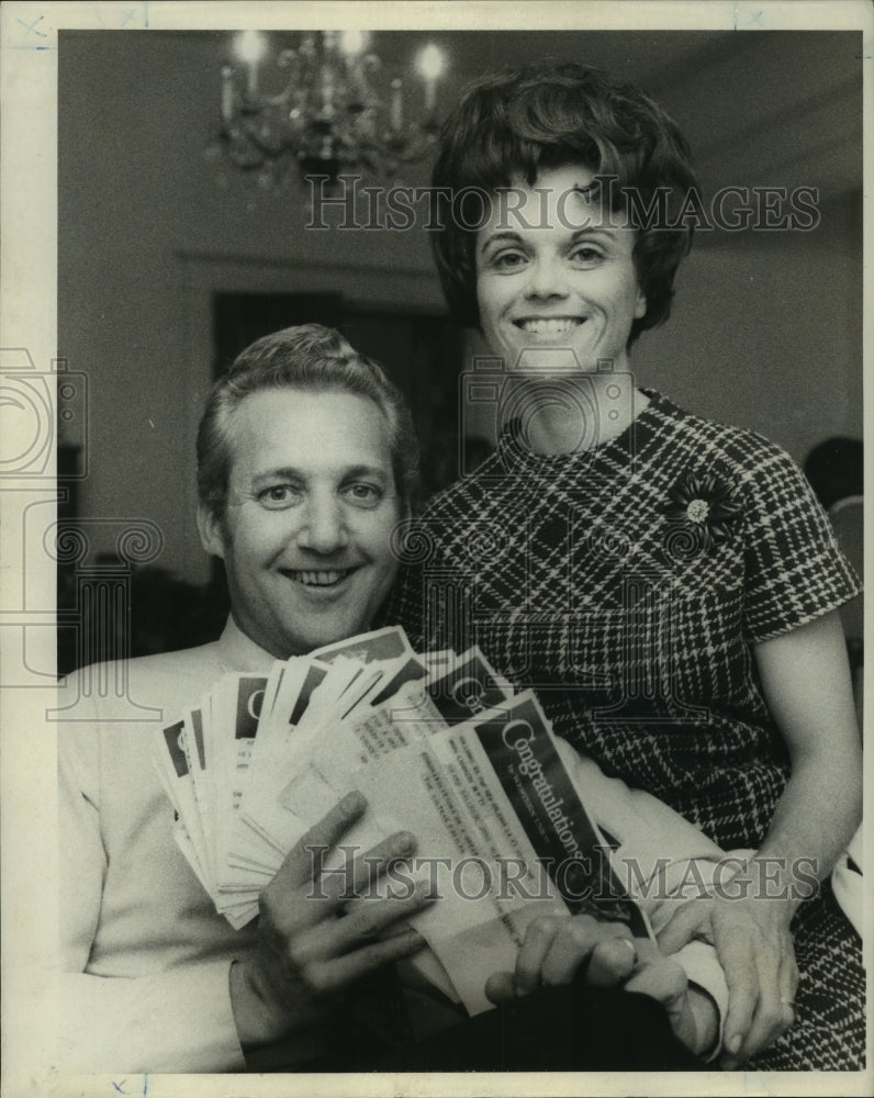 1969 Press Photo Moon Landrieu holding congratulatory mail for primary victory - Historic Images