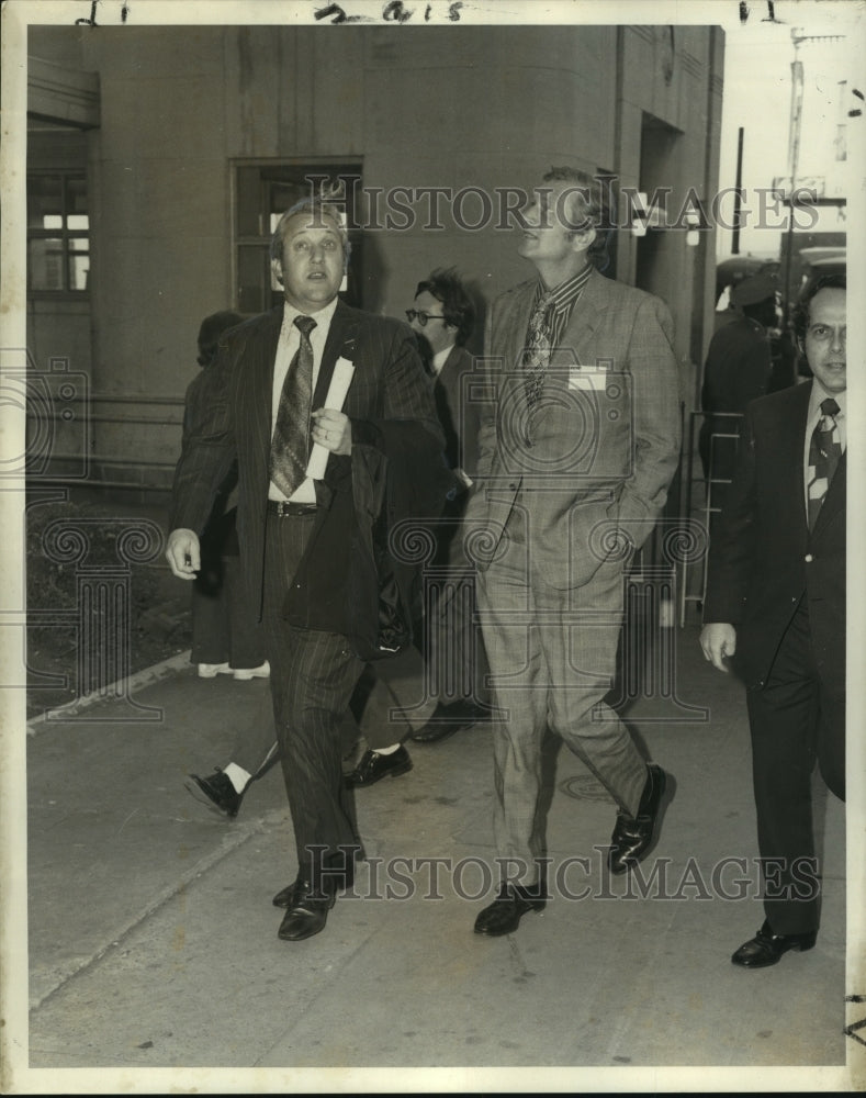 1972 Press Photo Mayor Moon Landrieu accompanies NY mayor, John Lindsay, on tour - Historic Images