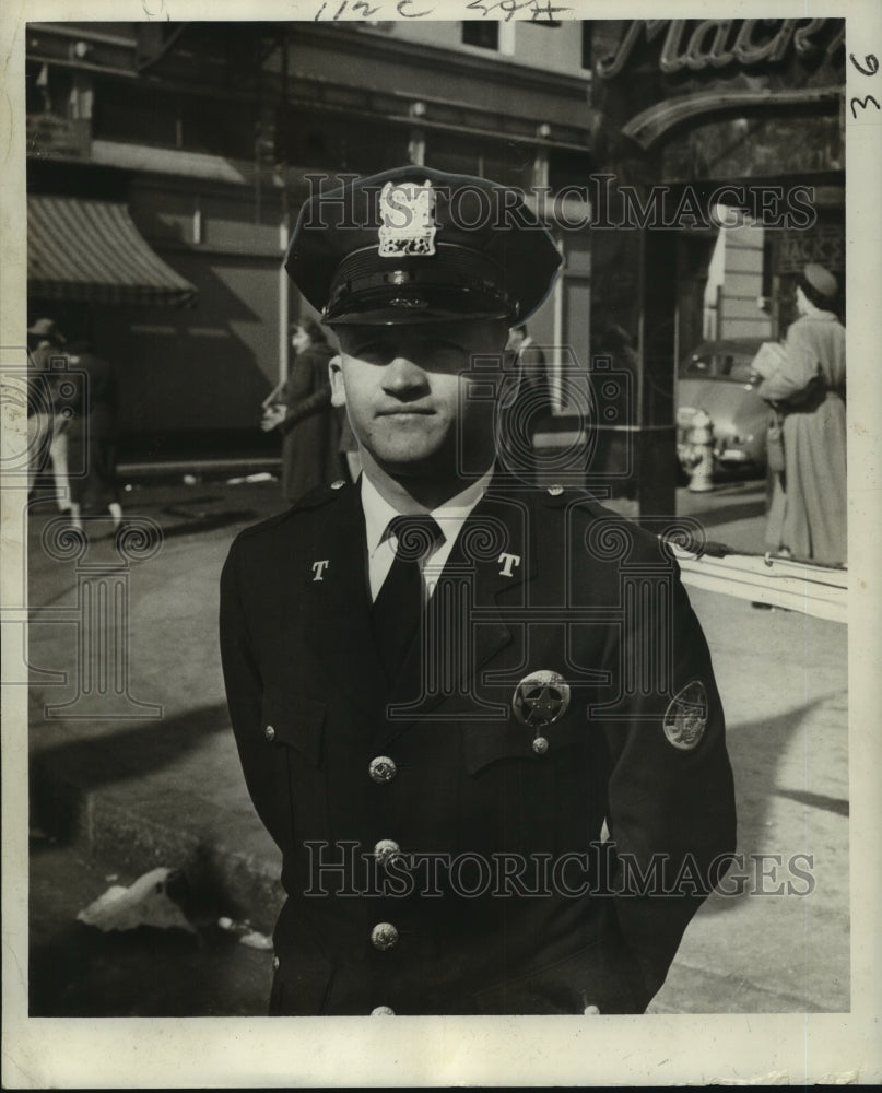 1949 Press Photo Patrolman Paul J. Colna - nob04643 - Historic Images