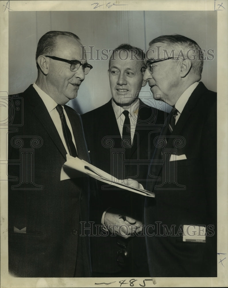 1967 Press Photo Officials at the National Forest Products Assoc. meeting - Historic Images