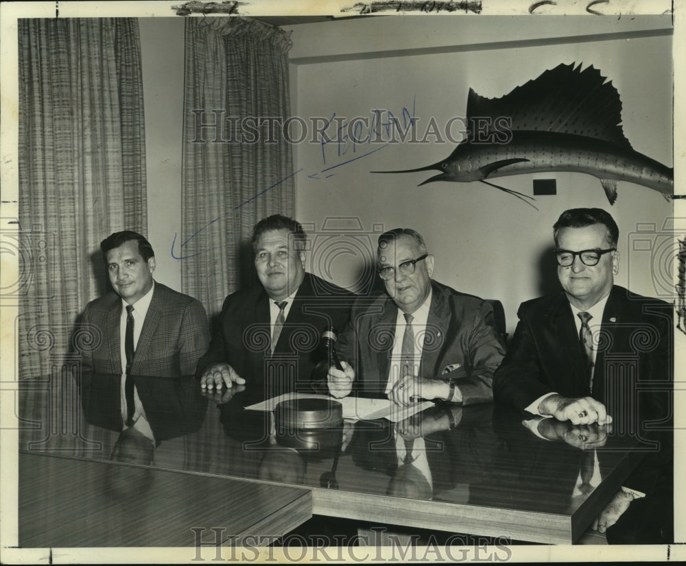 1969 Press Photo Former Home Builders Assoc. president Calvin J. Ferran - Historic Images